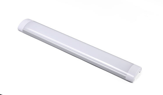 Chiếc đèn mới 2 feet Wifi APP điều khiển đèn màn hình lưới điện LED Topsung Lighting 120V
